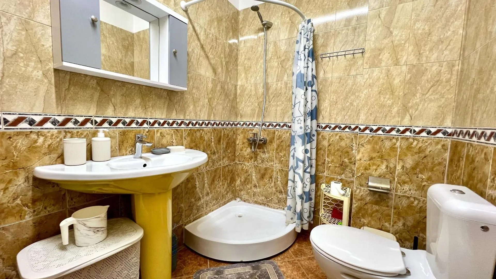 Comfortable Beachfront Apartment Vlorë
